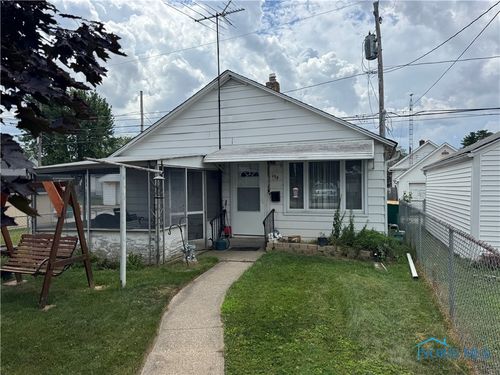 194 Elm St, Rossford, OH, 43460-1223 | Card Image