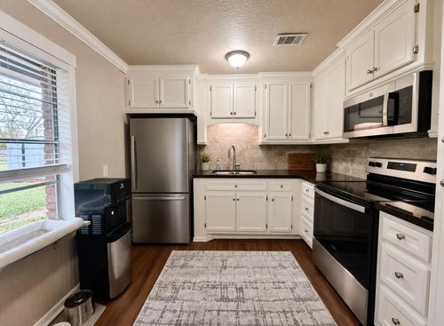 111 Mimosa St, Lake Jackson, TX, 77566-5645 | Card Image