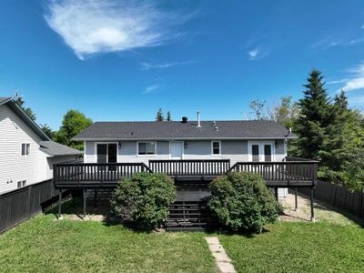 1113 7 Ave W, House detached with 5 bedrooms, 2 bathrooms and 2 parking in Beaverlodge AB | Image 2