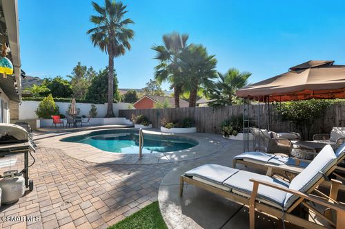 2802 Sierra Dr, Westlake Village, CA, 91362-3740 | Card Image