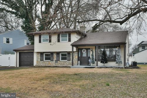 212 E Franklin Ave, Edgewater Park, NJ, 08010-1806 | Card Image