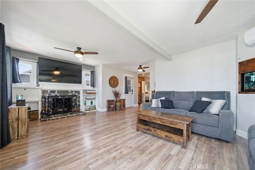 6861 Berry Ave, Buena Park, CA, 90620-1628 | Card Image