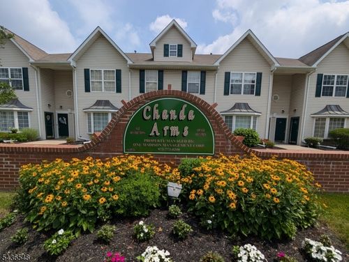 4-4 Chanda Ct, Clifton, NJ, 07012-1936 | Card Image