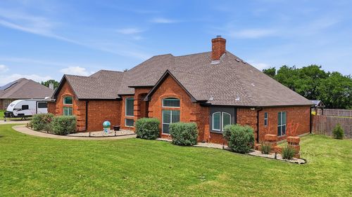3111 Briarcliff Cir, Gainesville, TX, 76240-5173 | Card Image