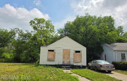 19384 Dresden St, Detroit, MI, 48205-2129 | Card Image