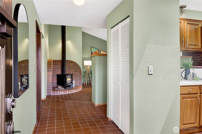 1106 Kenoyer Dr, House other with 3 bedrooms, 2 bathrooms and 1 parking in Bellingham WA | Image 5