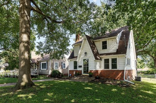 3711 Glover Ave, Des Moines, IA, 50315-3051 | Card Image