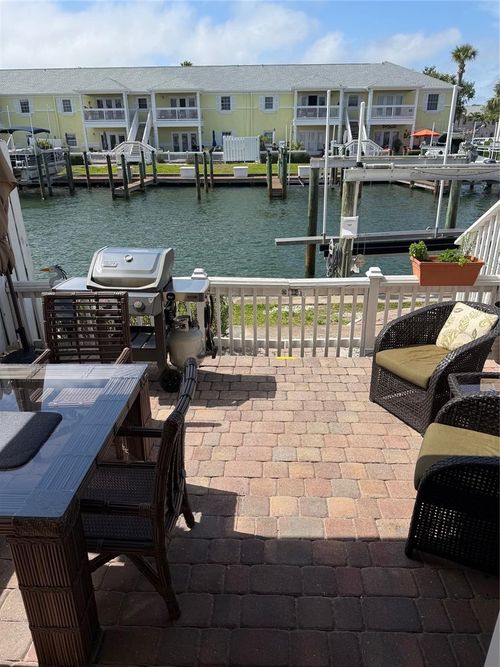 apt-a-5215 Coquina Key Dr Se, SAINT PETERSBURG, FL, 33705-6329 | Card Image