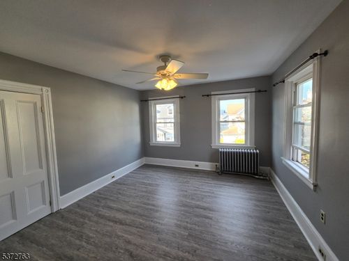 117 Clinton St, South Bound Brook, NJ, 08880-1224 | Card Image