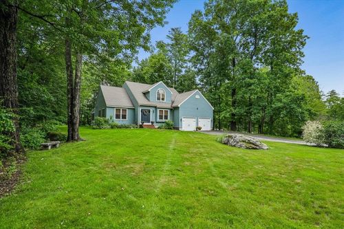 72 Oakmont Dr, Concord, NH, 03301-6915 | Card Image