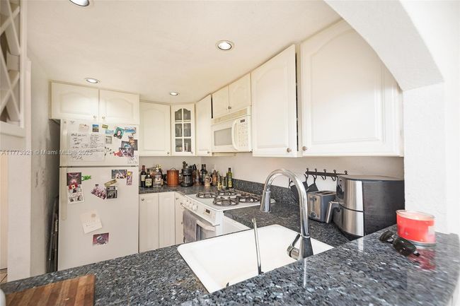 APT-227 - 6709 N Kendall Dr, Condo with 2 bedrooms, 2 bathrooms and null parking in Pinecrest FL | Image 11
