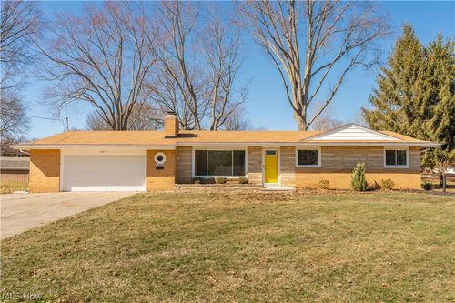 605 Briar Ave Ne, North Canton, OH, 44720-2126 | Card Image