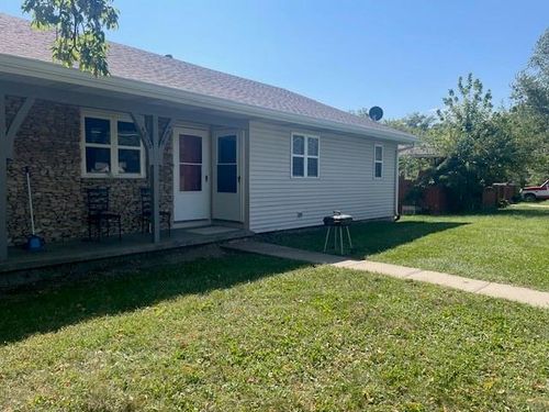 4818 Gene Field Rd, Saint Joseph, MO, 64506-1739 | Card Image