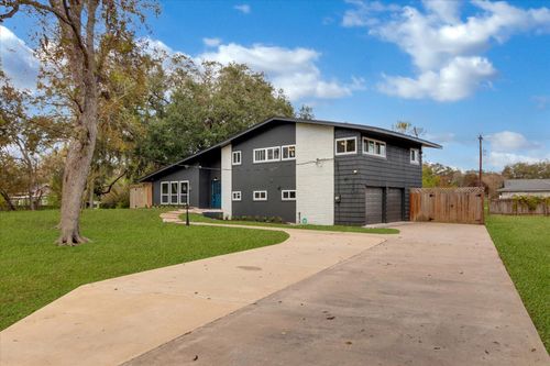 450 Southern Oaks Dr, Lake Jackson, TX, 77566-4514 | Card Image