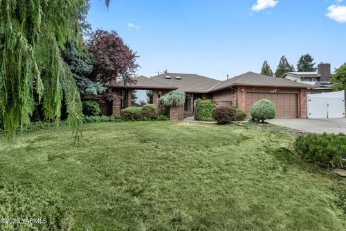 404 Chisholm Trl, Yakima, WA, 98908-3317 | Card Image