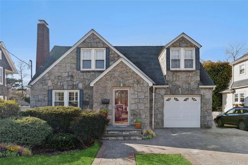 50 Paumanake Ave, Babylon, NY, 11702-1910 | Card Image