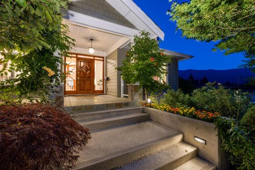 1122 Kilmer Rd, North Vancouver, BC, V7K1R1 | Card Image