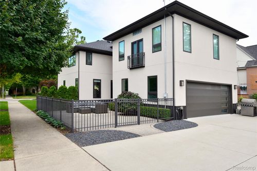 591 Wallace St, Birmingham, MI, 48009-1604 | Card Image