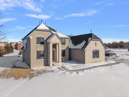 42528 Saddle Ln, Sterling Heights, MI, 48314-2927 | Card Image