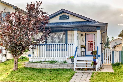 110 Applebrook Cir Se, Calgary, AB, T2A7T3 | Card Image
