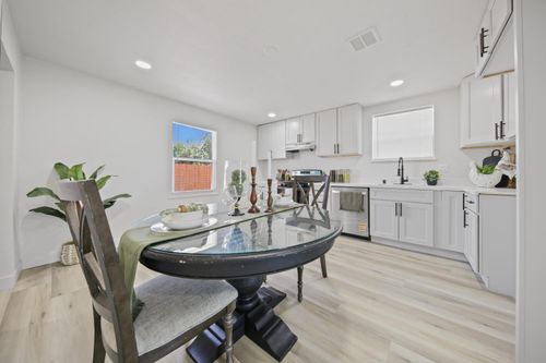 1368 N Newport Ave, Stockton, CA, 95205-3585 | Card Image