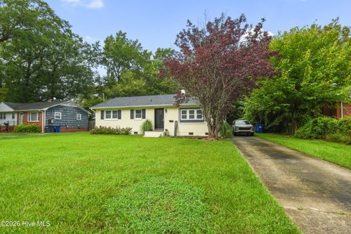 305 White Oak St, Jacksonville, NC, 28540-6246 | Card Image