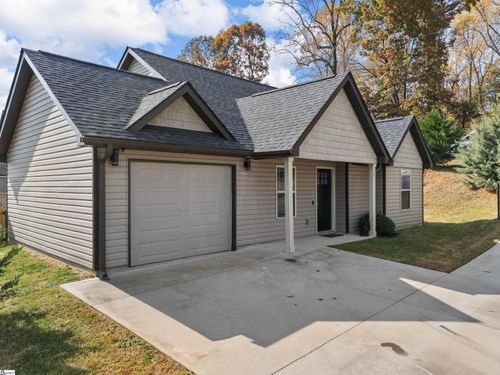 17 Pamela Dr, Greenville, SC, 29611-7153 | Card Image