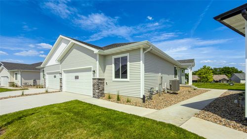 1552 Foxtail Dr Se, Altoona, IA, 50009-2222 | Card Image