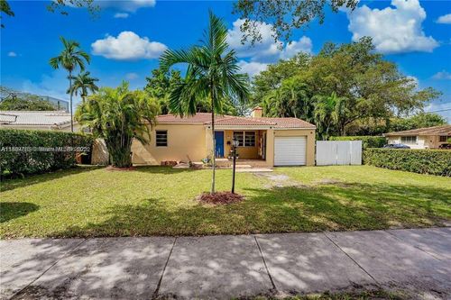 600 Minola Dr, Miami Springs, FL, 33166-6040 | Card Image