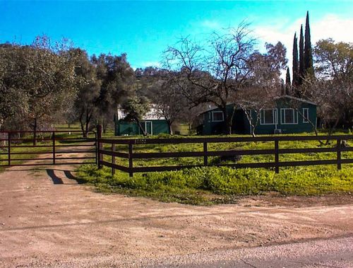 37702 Squaw Valley Rd, Squaw Valley, CA, 93675-9613 | Card Image