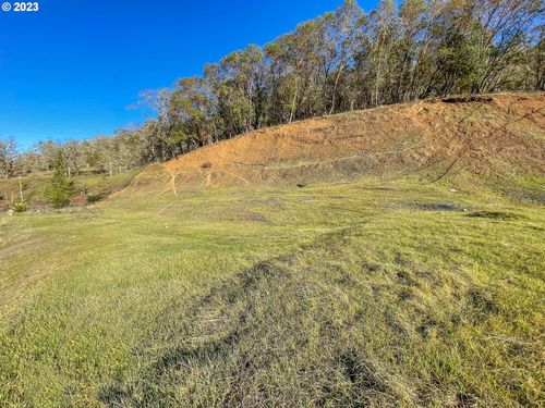 817 N View Dr, Winchester, OR, 97495-7901 | Card Image