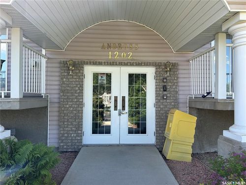 204-1202 1st Ave Nw, Moose Jaw, SK, S6H3N6 | Card Image