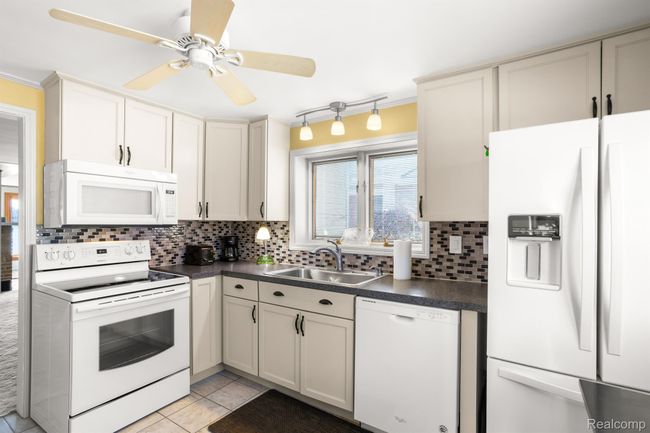 7989 Locklin, House other with 3 bedrooms, 1 bathrooms and null parking in West Bloomfield MI | Image 8