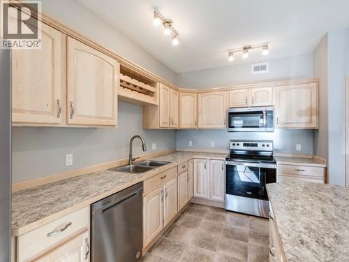 53 Wyvern Ave, Whitehorse, YT, Y1A0T6 | Card Image