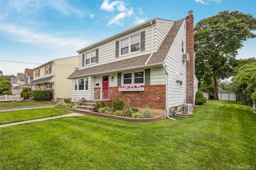 111 Rose St, Farmingdale, NY, 11735-3616 | Card Image