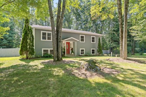 142 Oak Cir, Colchester, VT, 05446-5876 | Card Image