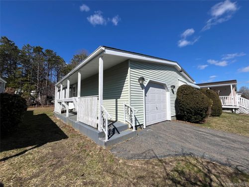 75 Village Cir W, Manorville, NY, 11949-9699 | Card Image