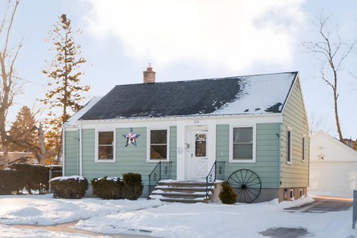 1013 28th St, Two Rivers, WI, 54241-2321 | Card Image