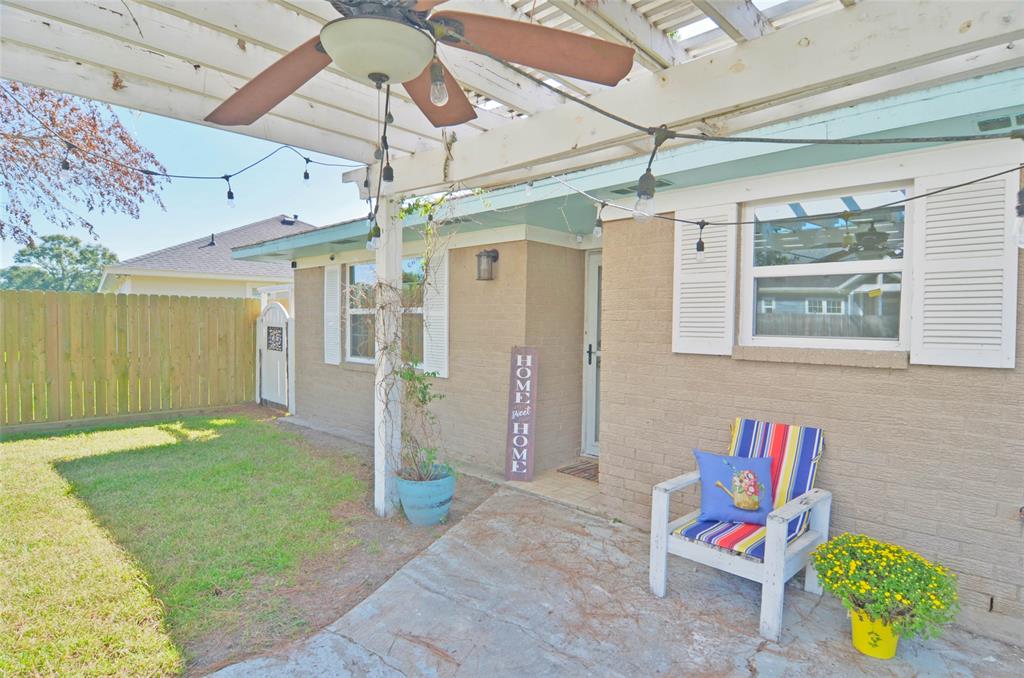 Caroline St, Seabrook, TX 77586
