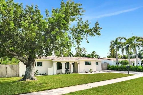 2320 Ne 51st St, Lighthouse Point, FL, 33064-7042 | Card Image
