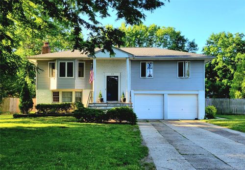 372 Clay Pitts Rd, E Northport, NY, 11731-3201 | Card Image