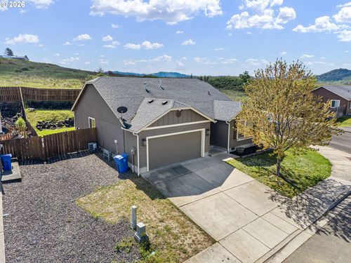 153 Quincy Ave, Roseburg, OR, 97471-4995 | Card Image