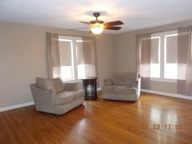 Living Room | Image 28