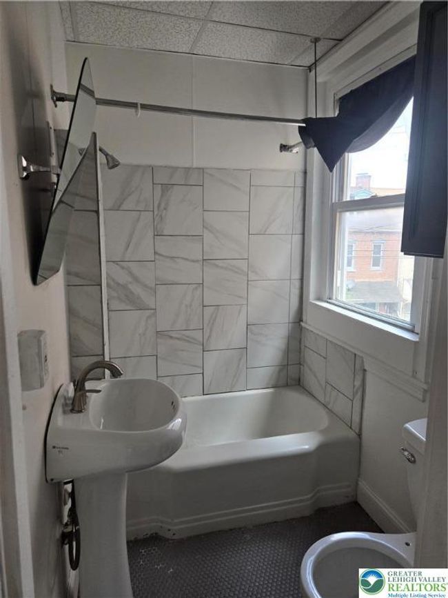2 - 624 W Gordon St, Condo with 1 bedrooms, 1 bathrooms and null parking in Allentown PA | Image 6