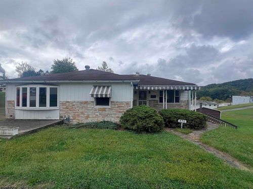 426 Vernon St, Shinnston, WV, 26431-1131 | Card Image