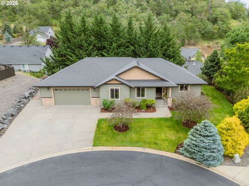 1695 Ne Ruby Ct, Roseburg, OR, 97470 | Card Image
