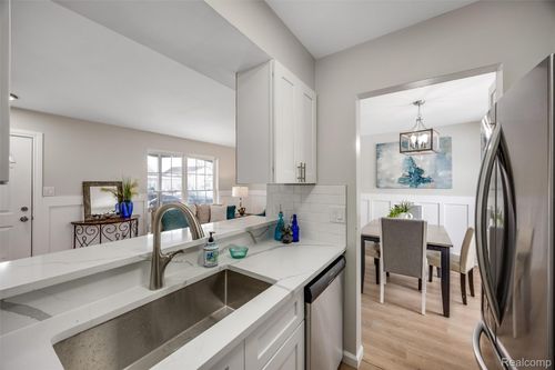 35335 Tall Oaks Dr, Sterling Heights, MI, 48312-3631 | Card Image