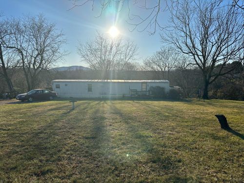 105 Byrnes St, Goodview, VA, 24095-2211 | Card Image