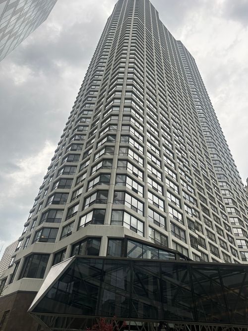 308-405 Wabash Ave, Chicago, IL, 60611-3574 | Card Image