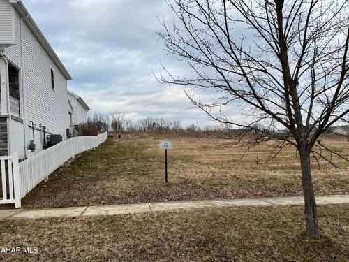 307 Holliday Hills Dr, Hollidaysburg, PA, 16648-3232 | Card Image